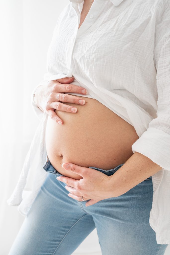 ventre rond, futur maman attendant bébé